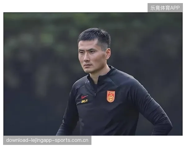 邵佳一狠批国足球员！记者：他缺少解决问题的能力，是被硬推上来的
